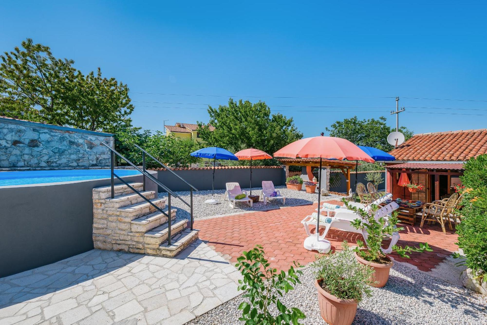 Apartment With Pool Višnjan Zewnętrze zdjęcie