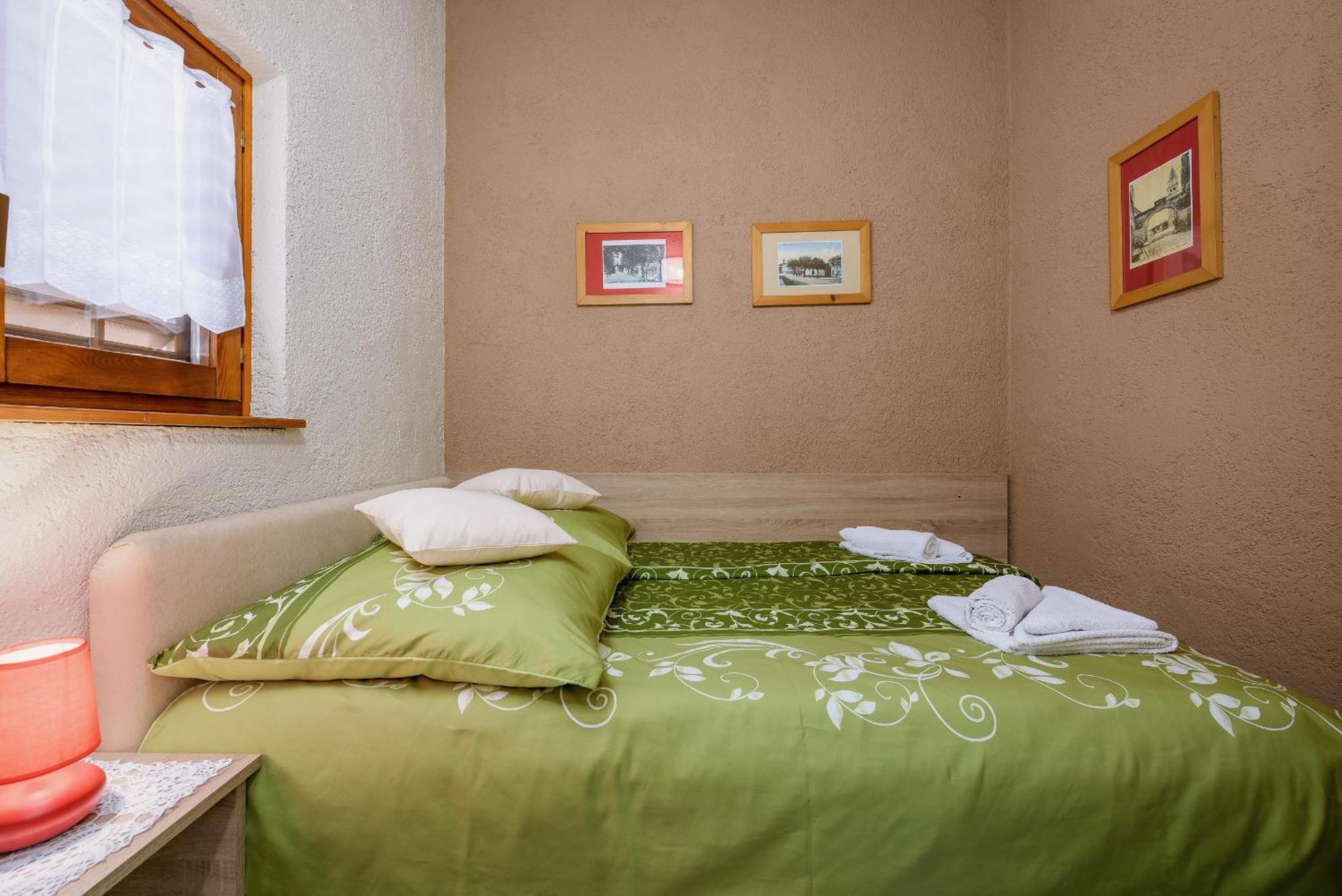 Apartment With Pool Višnjan Zewnętrze zdjęcie