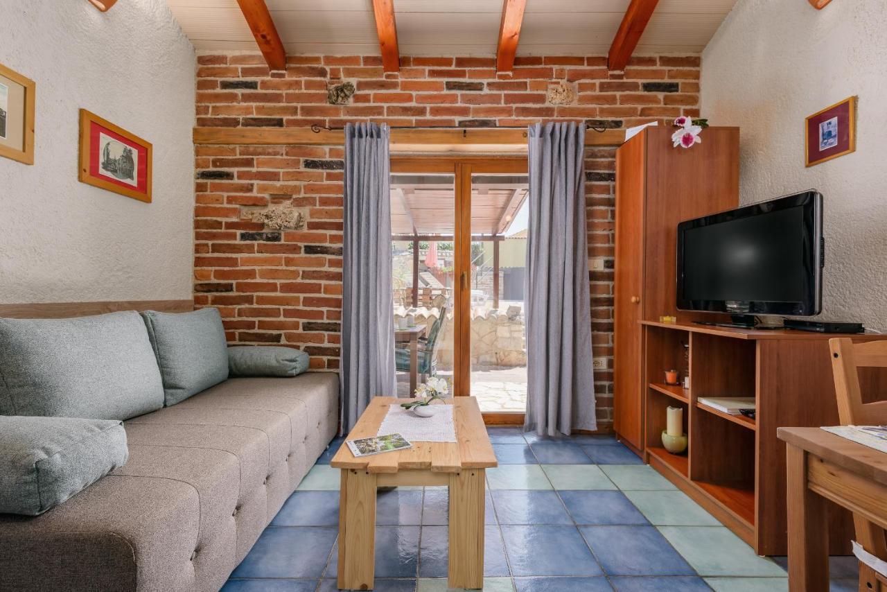 Apartment With Pool Višnjan Zewnętrze zdjęcie