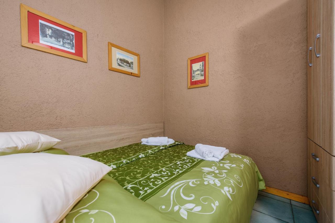 Apartment With Pool Višnjan Zewnętrze zdjęcie