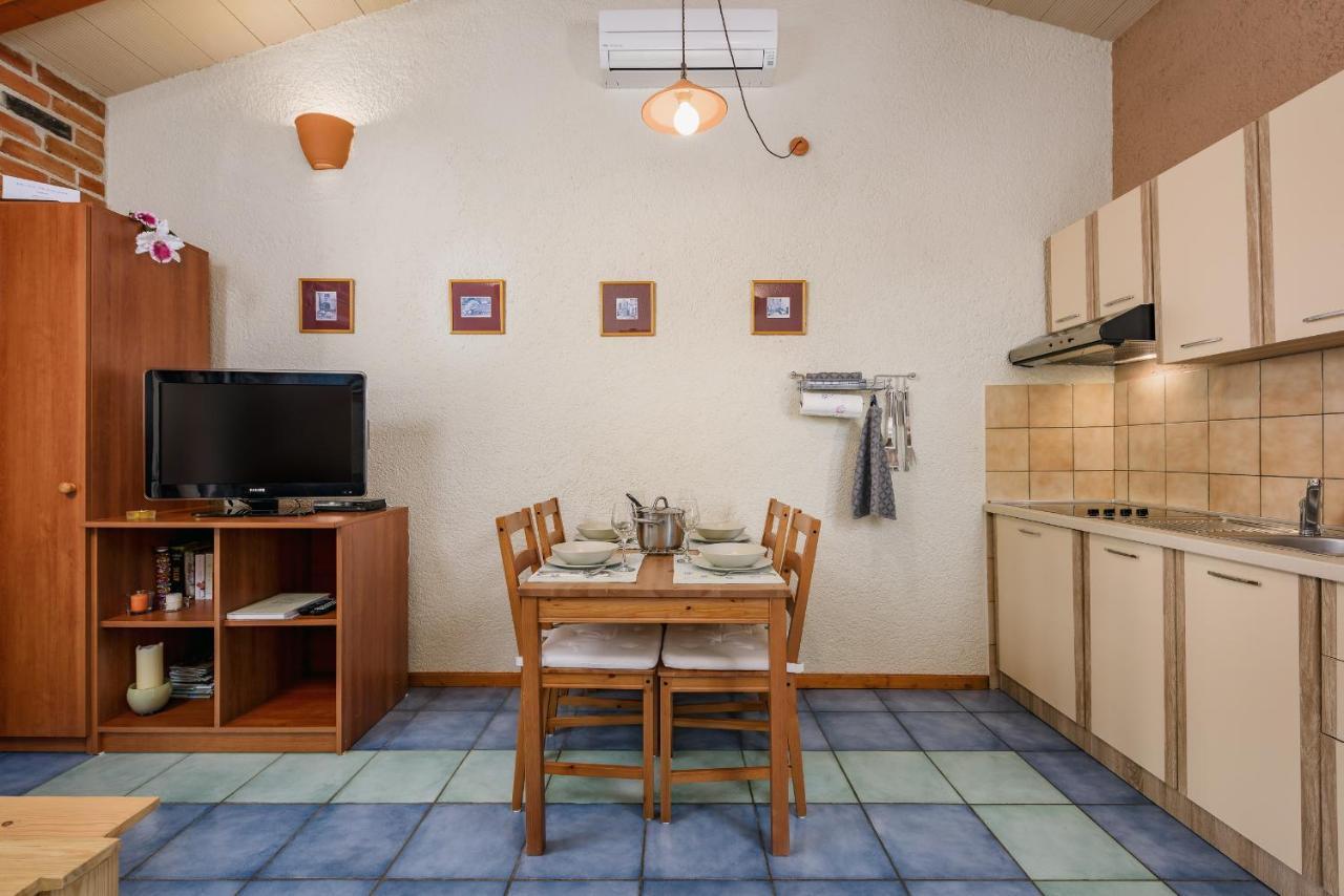 Apartment With Pool Višnjan Zewnętrze zdjęcie