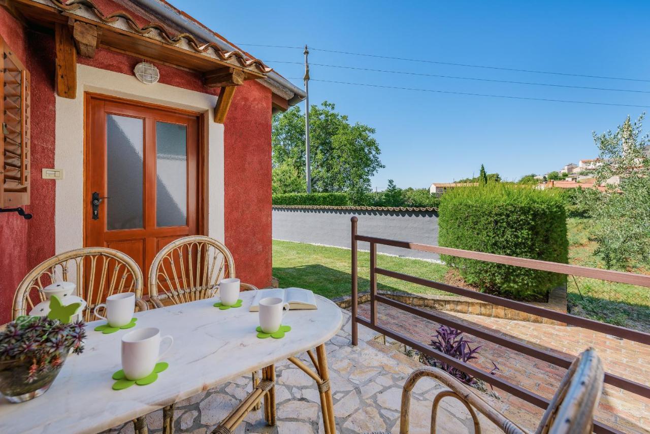 Apartment With Pool Višnjan Zewnętrze zdjęcie